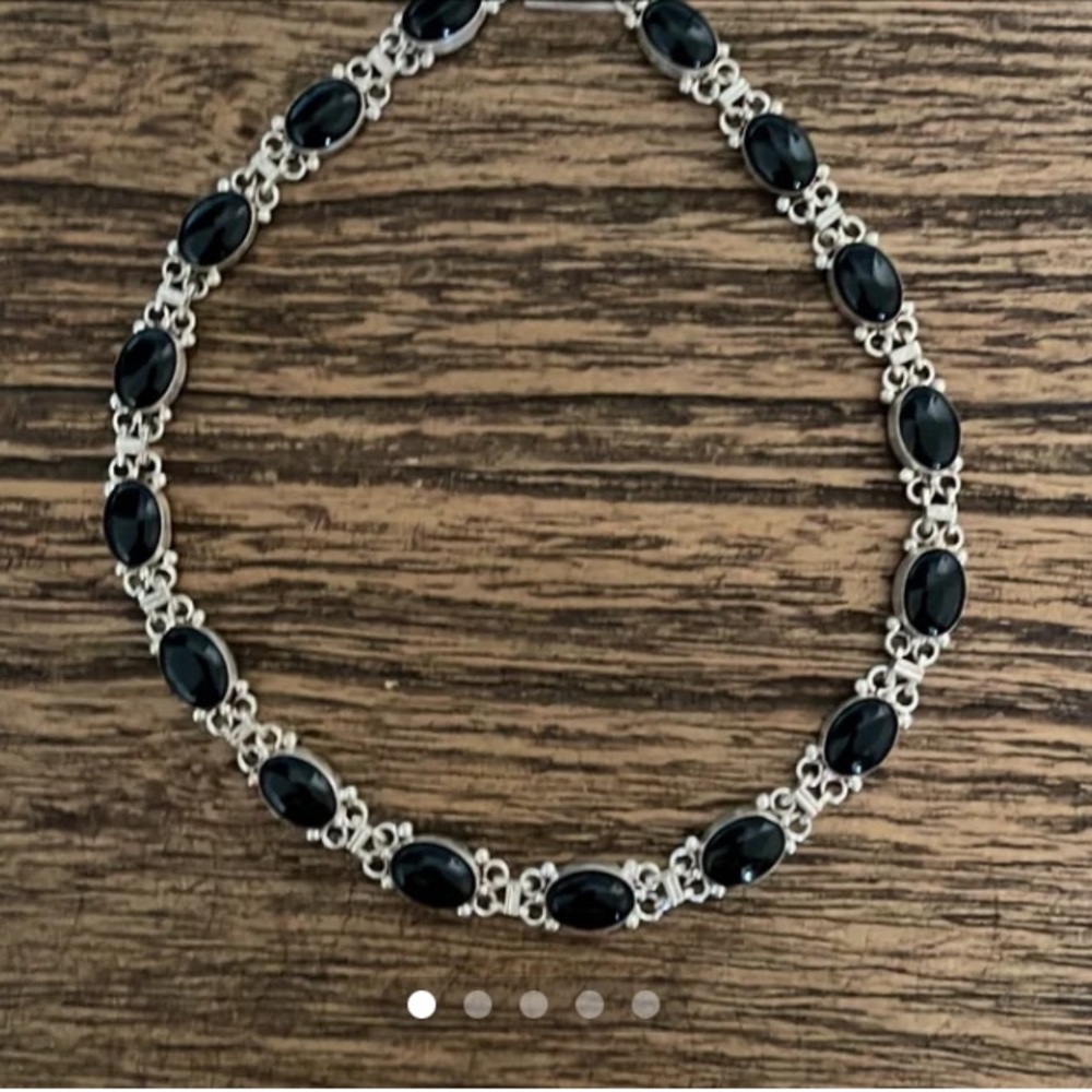Sterling Silver and Onyx Vintage necklace 17” in length . Gorgeous!